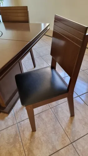 Mesa de jantar com centro giratório