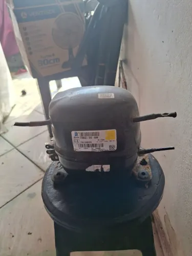 Compressor de geladeira pra vender logo