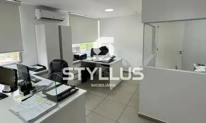 Sala montada para venda possui 31 M2 em Penha - Junto ao BRT - RJ
