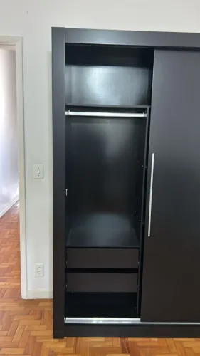 Guarda-Roupa Preto 3 Portas de Correr com Espelho (Excelente Estado)