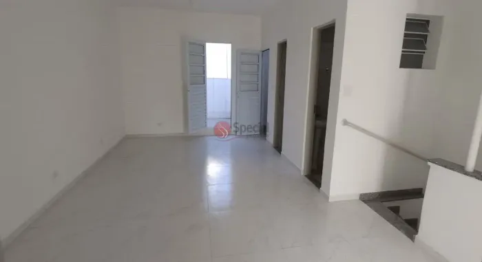 Conjunto comercial no Tatuapé com 160m² para locação com 3 salas e 2 banheiros.