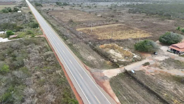 fazenda com 36 hectares com uma excelente localização as margens da BR.406