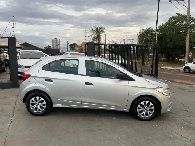 Chevrolet Onix JOY Hatch 1.0 8V Flex Mec. 4P 2018