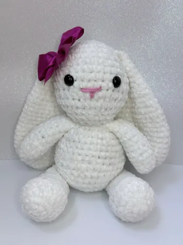 Coelha amigurumi em crochê