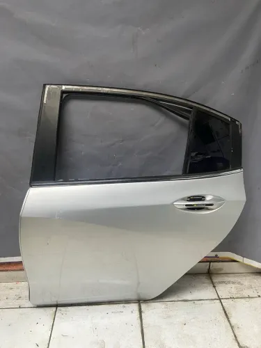 Porta traseira esquerda onix plus sedan 2024