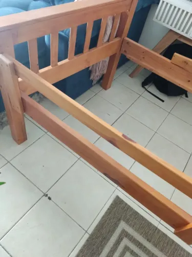 Vendo cama de madeira nova com colchão Ortobom nunca usado.