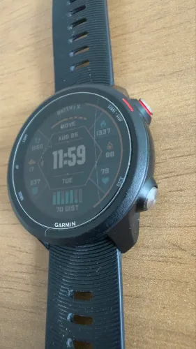 Garmin Forerunner 245 Music com risco no vidro