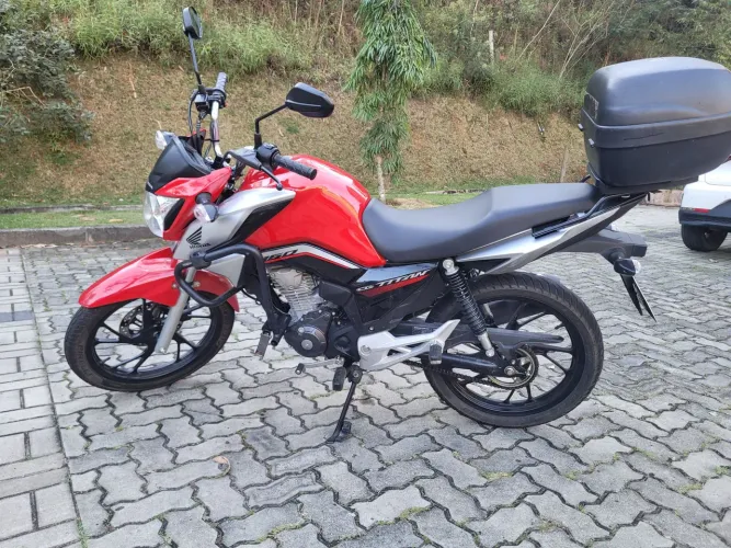 Titan 160 com 4000 km (novíssima)