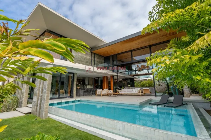 Casa com 3 quartos, sendo todos suítes à venda, 443 m² por R$21.900.000 - Jurerê Internaci