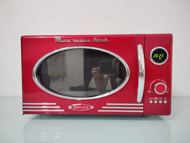 Micro-ondas Philco Retrô vermelho Ferrari