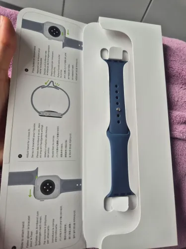 Apple Watch SE GPS ? Caixa estelar de alumínio - 40 mm ? Pulseira esportiva estelar - P/M