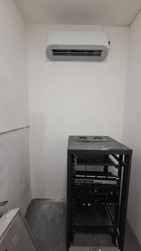 Rack de chão com 2 switch