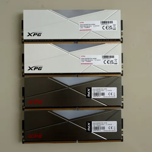 Kit Memórias RAM RGB | 8 GB x4 | XPG Spectrix D50 | 3200MT/s