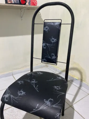 Mesa de mármore + 4 cadeiras