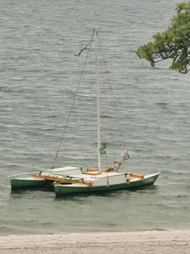 Catamarã Hitia 17