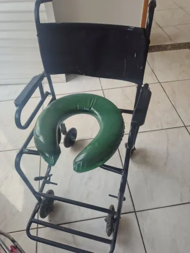 Cadeira de banho conservada