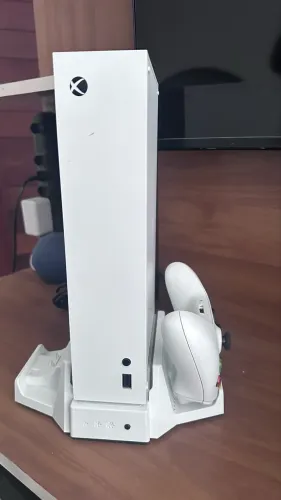 X Box One S + Controle + Case de carregamento de controle e ventilação