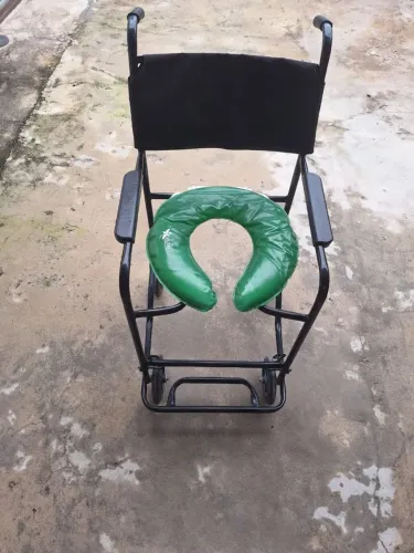 Cadeira de banho usada