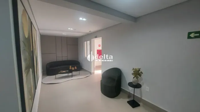 Apartamento com 2 quartos sendo 1 suíte disponível para venda no bairro Santa Mônica em Ub
