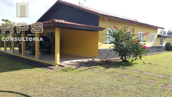 Sítio a venda em Pedra Bela com 82.450 m² área total , Casa principal 03 dormitórios + cas
