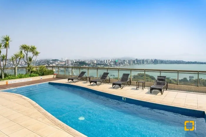 Apartamento de 02 dormitórios sendo01 suíte no Centro de Florianópolis / SC