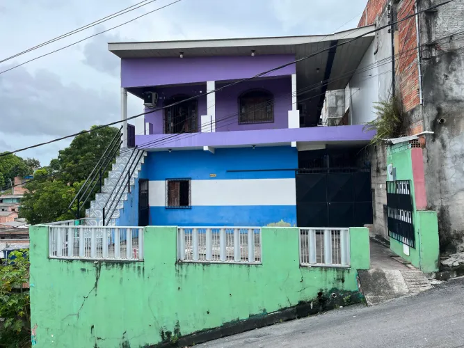 VENDE-SE CASA + 10 KITNETS 