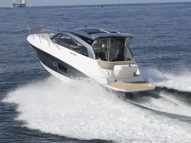 Lancha Triton 370 HT (37 pés) - ñ é FS/Focker/NX/Evolve/Phantom