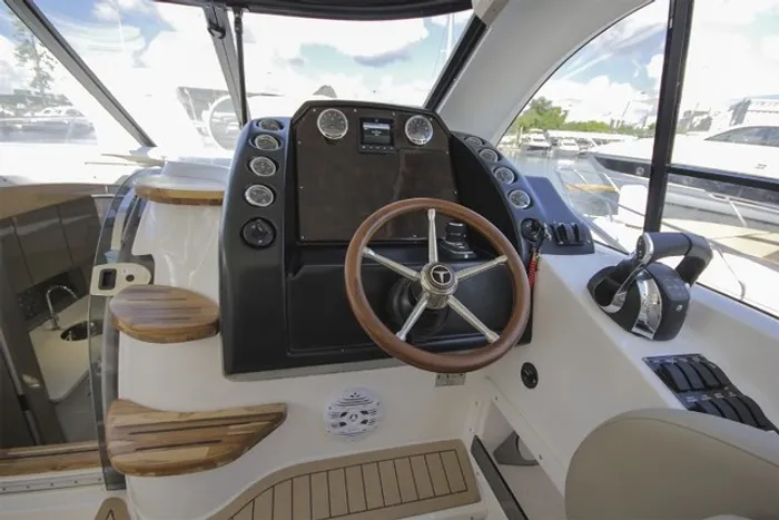 Lancha Triton 370 HT (37 pés) - ñ é FS/Focker/NX/Evolve/Phantom