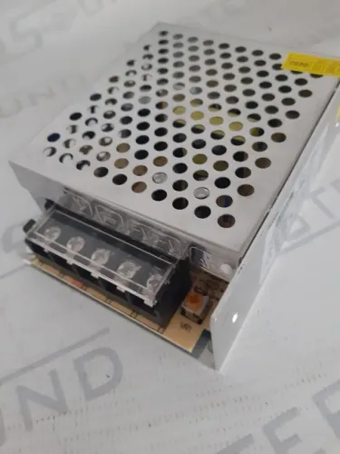 Fonte chaveada. 12volts. 5.0 amperes.  Nova.