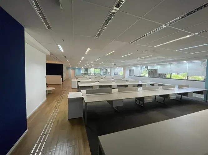 Conjunto comercial para locação com 1.076,00m² com 30 vagas
