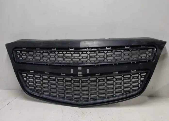 Grade parachoque dianteiro Chevrolet Montana 2009/2015 c\det