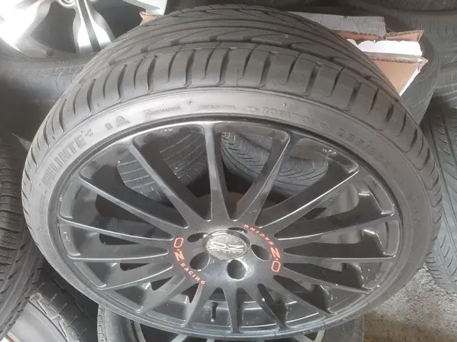 Roda aro 19 Importada Oz Preta com Pneu 245 35 19 Delinte 5x112 jogo
