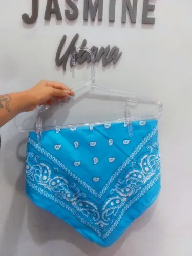 Cropped bandana