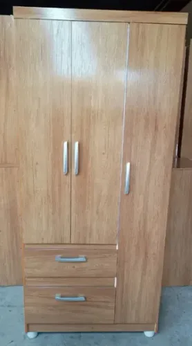 Guarda roupa/Roupeiro 3 portas