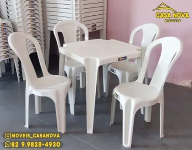 Mesa e Cadeiras Plastico
