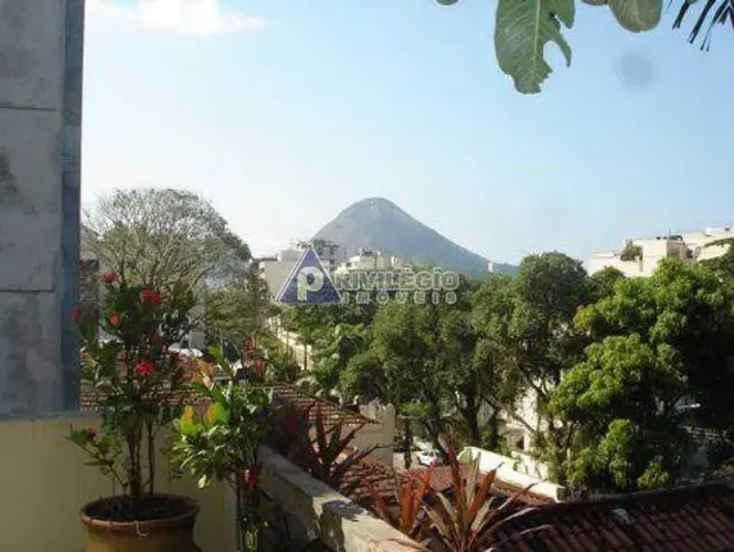 Casa de Alto Padrão à Venda na Gávea 3 Quartos, Suíte, Varanda e Terreno de 650m²