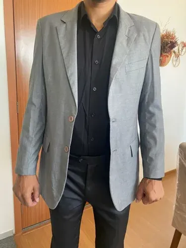 Vendo excelentes ternos, usados uma única vez