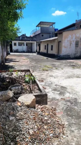 Bangu: 2 casas em terreno 10 m x 50 m = 500m².