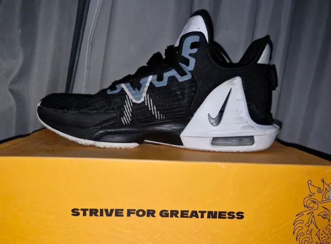 tênis nike lebron witness 6 masculino - preto - 43