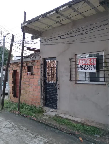 Terreno com uma parte da casa construída