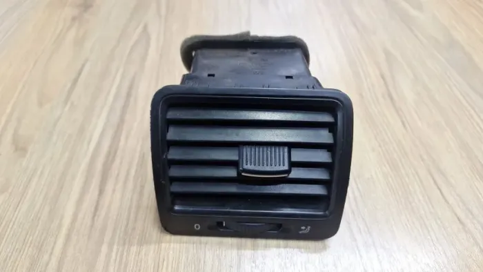 Difusor Ar Esquerdo Jetta