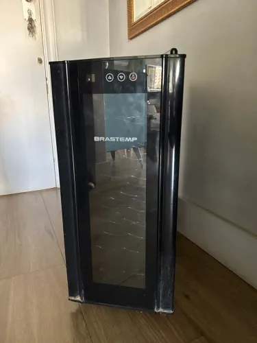 Adega Climatizada Brastemp com Defeito 