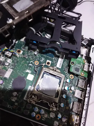 Manutenção de Notebook e PC.
