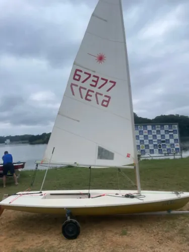 Veleiro Laser Sail