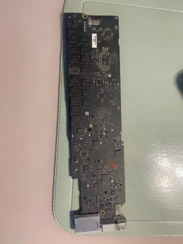 Placa de MacBook Air 2011 para retirada de peças ou reparo
