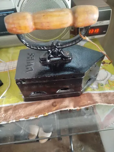 Ferro a brasa antigo 