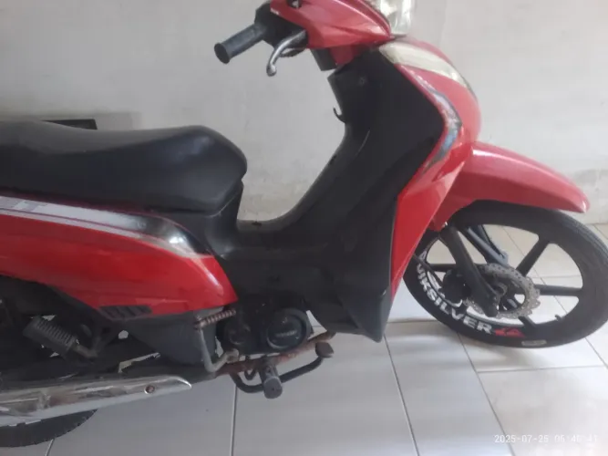 Vendo Shineray vermelha dispenso curioso