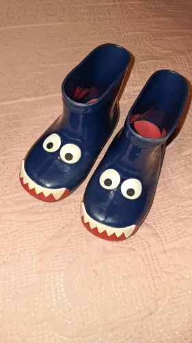 Botas - galocha - de chuva infantil com olhos divertidos tamanho 21/22