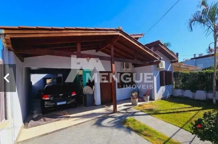 Casa com 3 quartos e 3 vagas à venda no condomínio Verdes Campos em Porto Alegre com 170m²