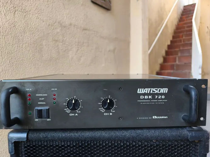 Potência wattsom dbk 720. Perfeito funcionamento. Bem conservado. Excelente sonoridade.